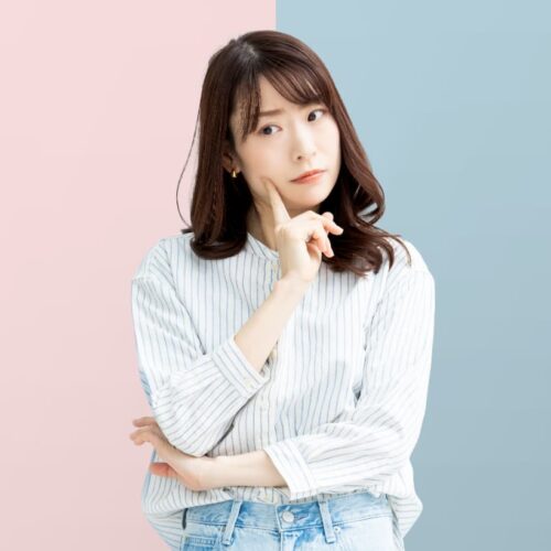 根管治療後に再発したらどうしたらいいか考える女性