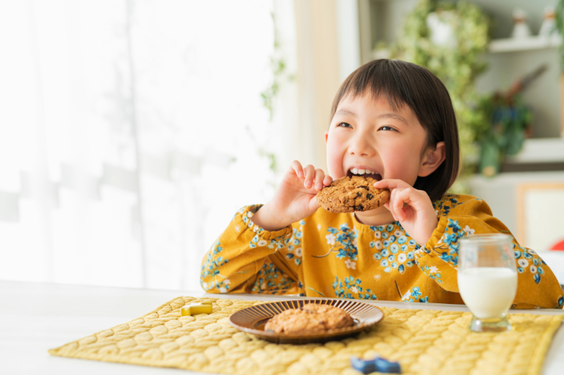 甘いものが好きな子どもの歯は虫歯になりやすいイメージ