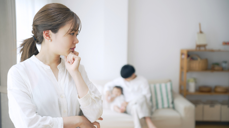 乳歯が虫歯になると永久歯にも影響を及ぼすのか考える母親