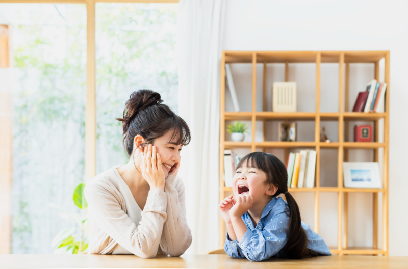 虫歯予防をして健康に過ごす親子