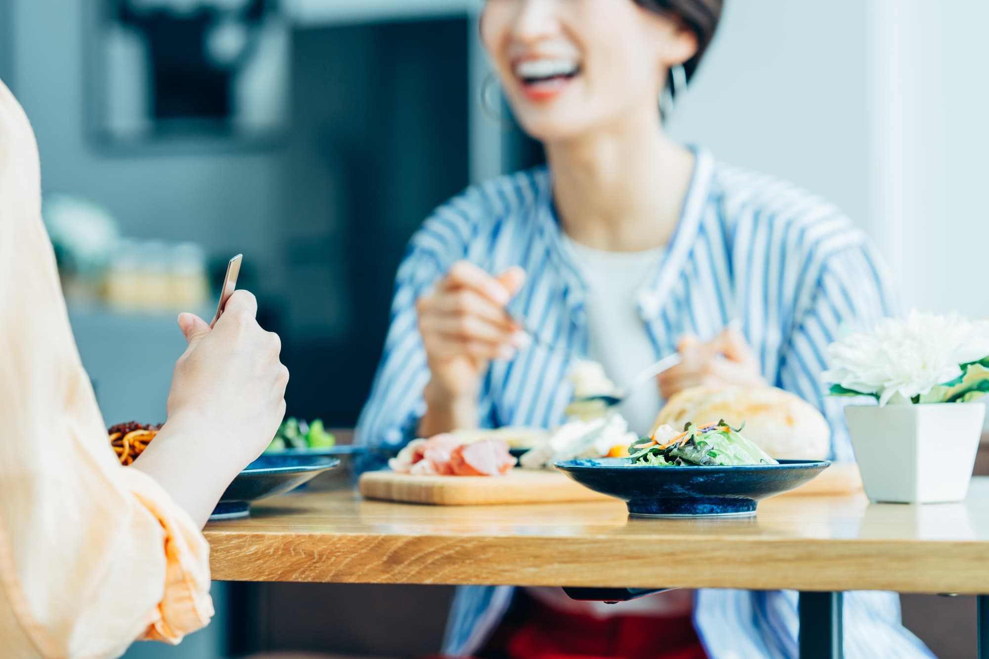 よく噛む食事を心がける夫婦