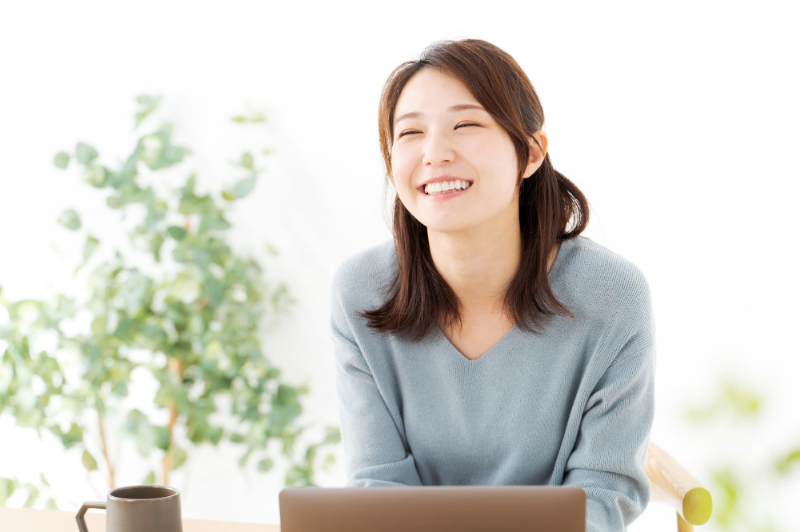 歯周病を予防できている笑顔の女性