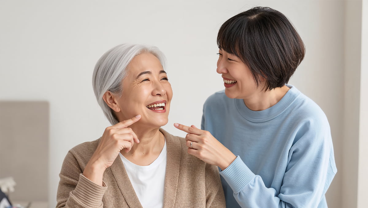 健康な歯を保つ高齢女性