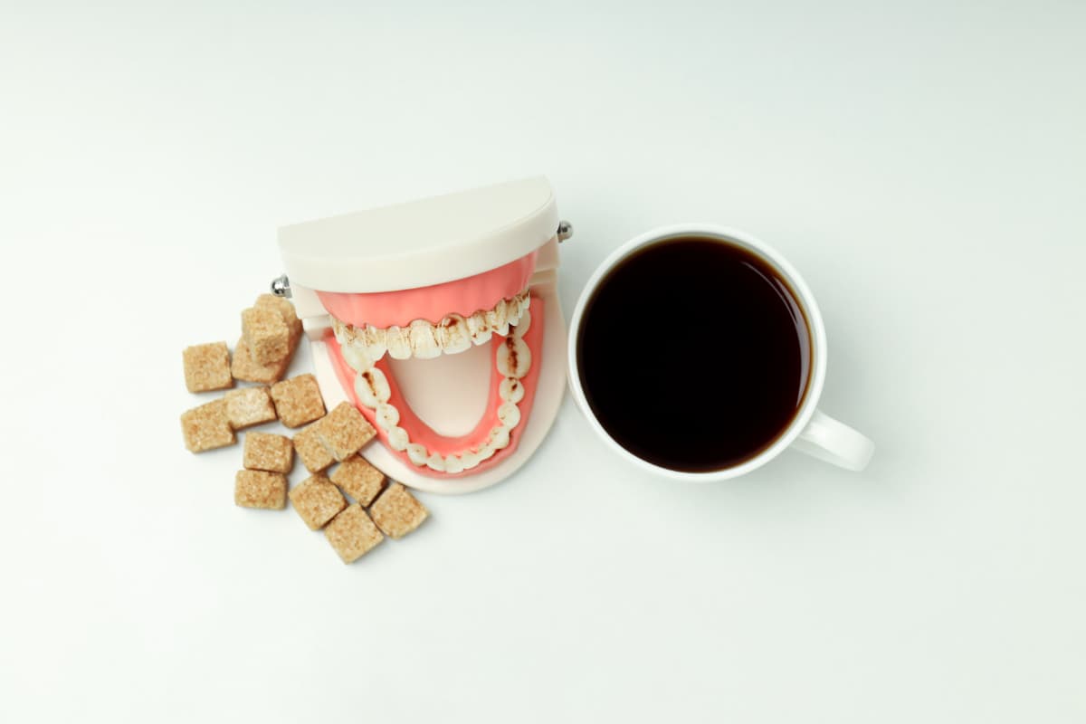 コーヒーでついた着色汚れのイメージ